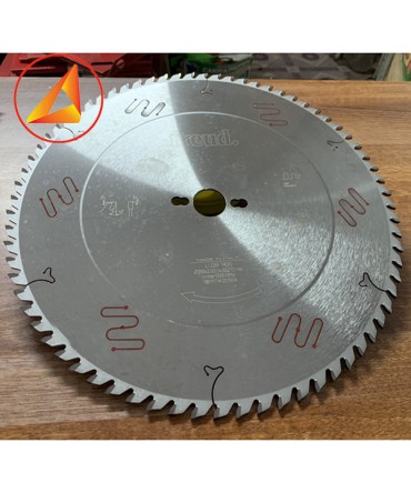 Lữoi cưa gỗ tự nhiên 305mm Freud - italia